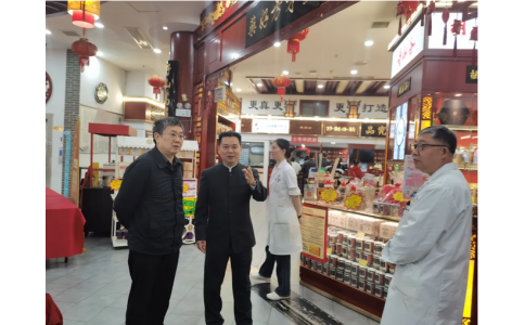 株洲市衛(wèi)健委黨委委員、副主任鄧躍東一行蒞臨神農(nóng)中醫(yī)館調(diào)研指導(dǎo)工作