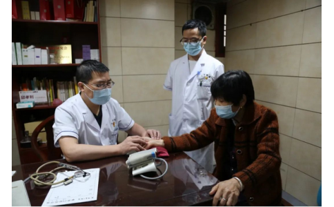 曹文新：精研數(shù)寸銀針弘仁術(shù)，擅用一雙巧手濟蒼生！