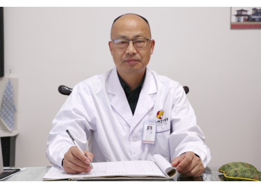 喜訊！熱烈祝賀馬志忠主任榮獲第二屆國(guó)醫(yī)大師劉志明（湘潭）中醫(yī)藥發(fā)展貢獻(xiàn)獎(jiǎng)，并入選全國(guó)基層名老中醫(yī)藥專(zhuān)家傳承工作室建設(shè)項(xiàng)目